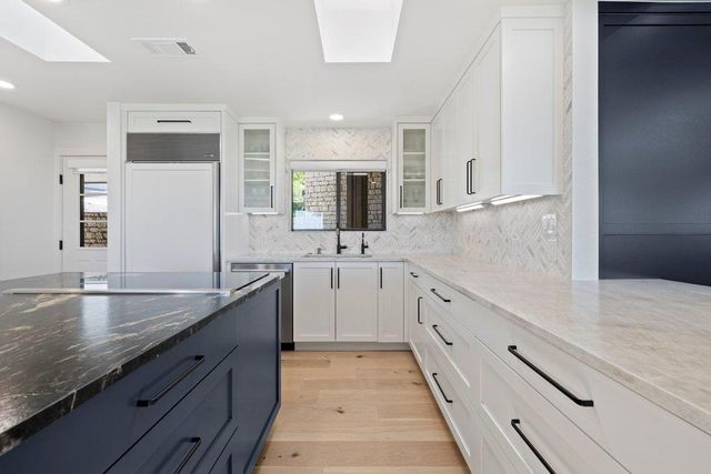 1200 Thataway, Horseshoe Bay, TX 78657