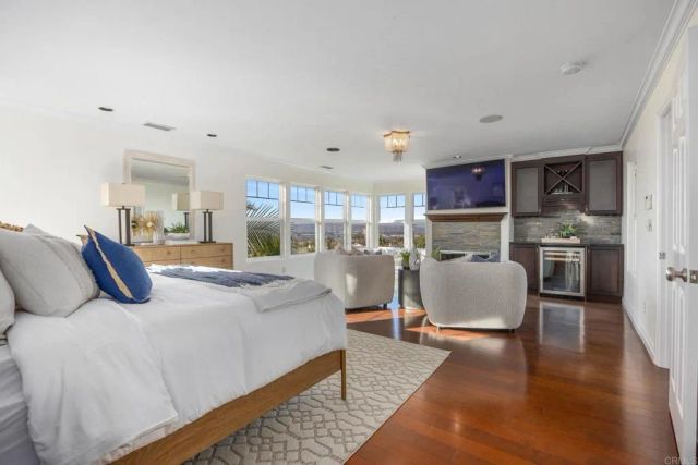 4483 Santa Monica Avenue, San Diego, CA 92107