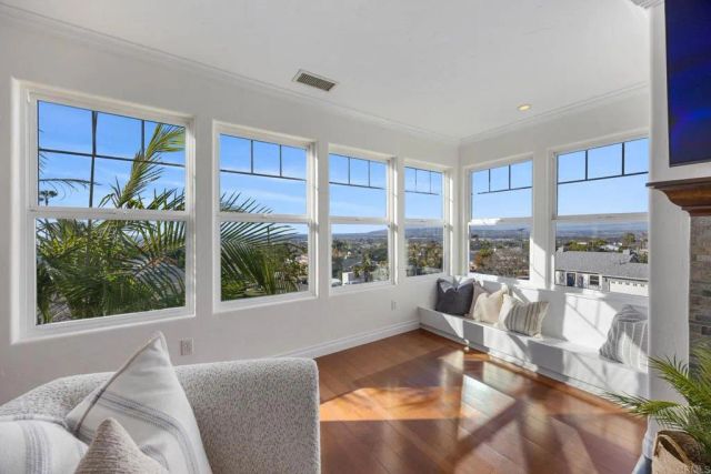 4483 Santa Monica Avenue, San Diego, CA 92107