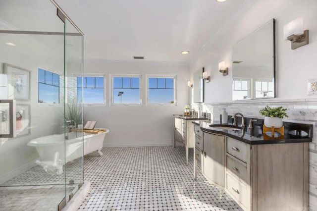 4483 Santa Monica Avenue, San Diego, CA 92107