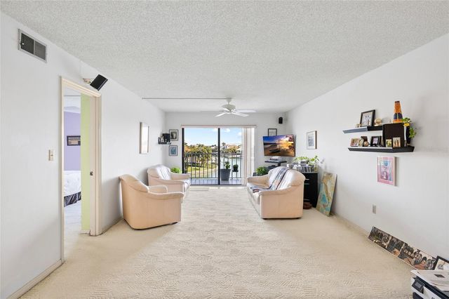 719 PINELLAS BAYWAY S 304, St Petersburg, FL 33715