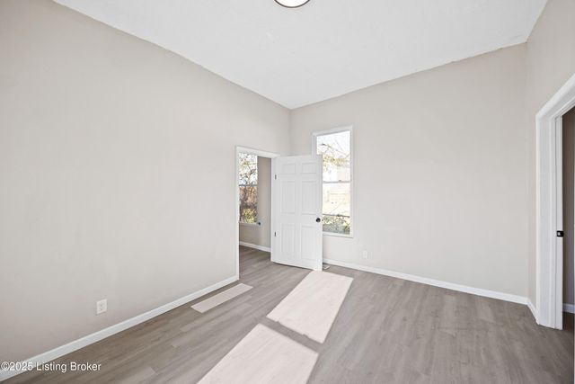 112 Dr W J Hodge St, Louisville, KY 40203