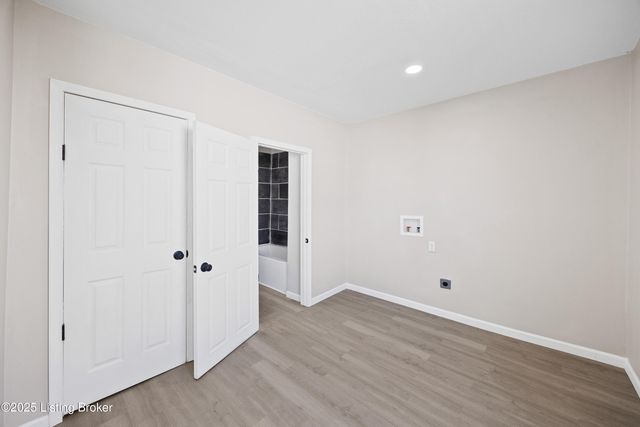 112 Dr W J Hodge St, Louisville, KY 40203