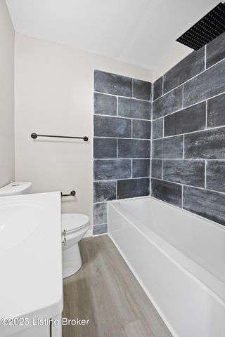 112 Dr W J Hodge St, Louisville, KY 40203