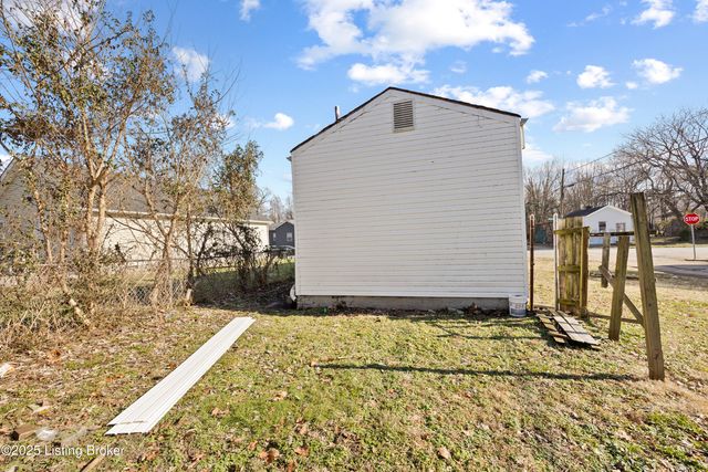 112 Dr W J Hodge St, Louisville, KY 40203