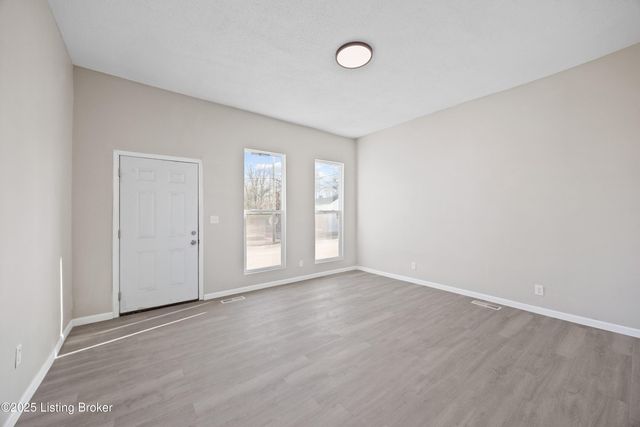 112 Dr W J Hodge St, Louisville, KY 40203