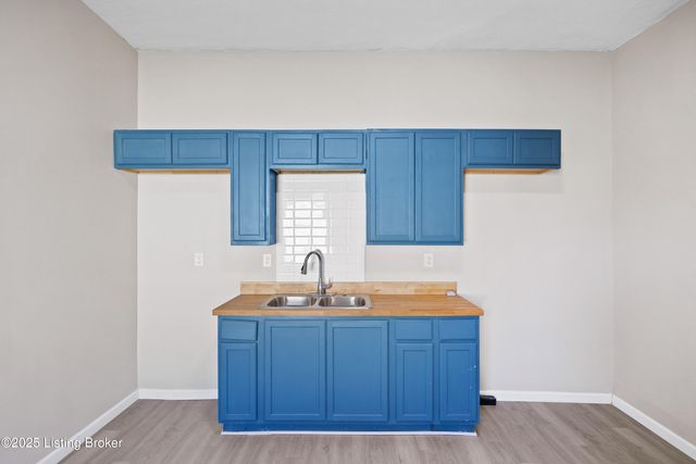 112 Dr W J Hodge St, Louisville, KY 40203