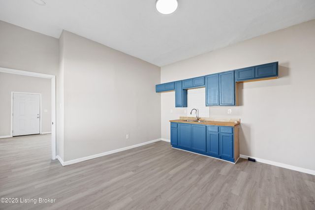 112 Dr W J Hodge St, Louisville, KY 40203