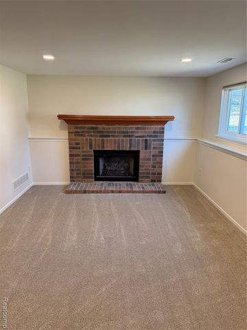 1477 Rue Deauville Boulevard, Ypsilanti, MI 48198