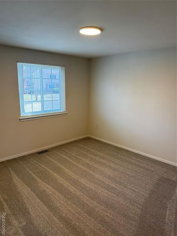 1477 Rue Deauville Boulevard, Ypsilanti, MI 48198