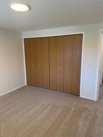 1477 Rue Deauville Boulevard, Ypsilanti, MI 48198