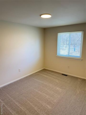 1477 Rue Deauville Boulevard, Ypsilanti, MI 48198