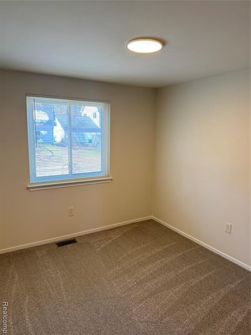 1477 Rue Deauville Boulevard, Ypsilanti, MI 48198