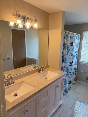 1477 Rue Deauville Boulevard, Ypsilanti, MI 48198