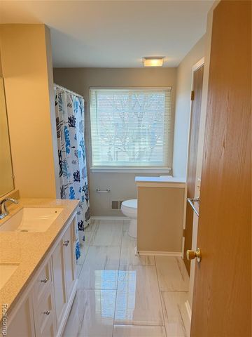 1477 Rue Deauville Boulevard, Ypsilanti, MI 48198