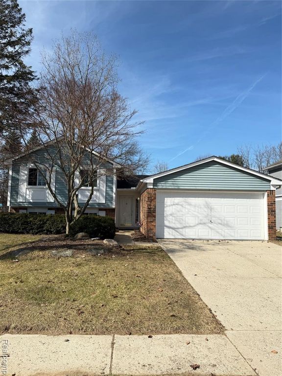 1477 Rue Deauville Boulevard, Ypsilanti, MI 48198