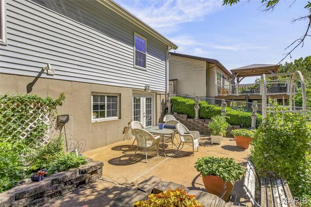 6021 Bissonnet Court, St Louis, MO 63129
