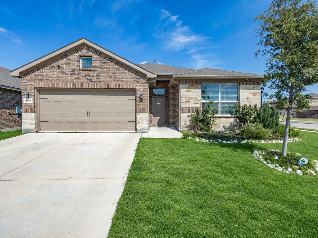 1800 Chamaeleon Drive, Haslet, TX 76052 — exterior