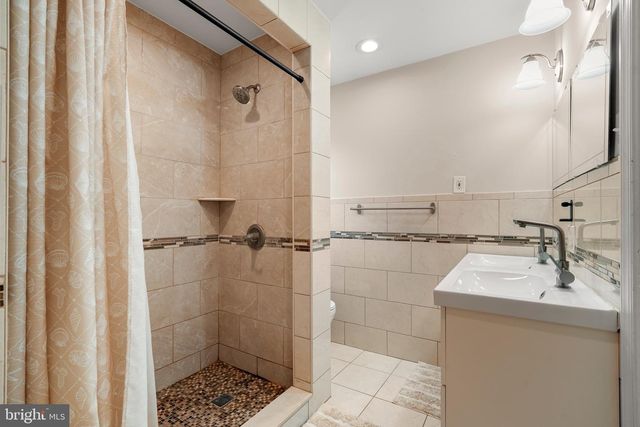110 W BRISTOL RD, Warminster, PA 18974