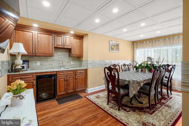 110 W BRISTOL RD, Warminster, PA 18974