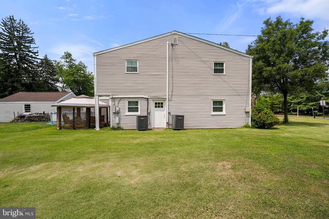 110 W BRISTOL RD, Warminster, PA 18974