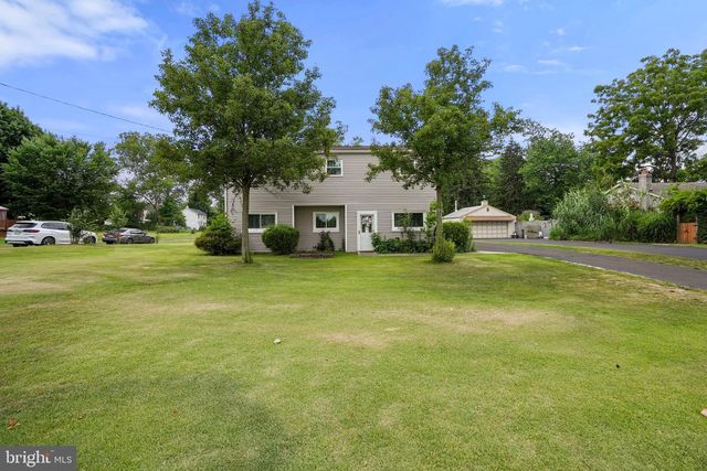 110 W BRISTOL RD, Warminster, PA 18974