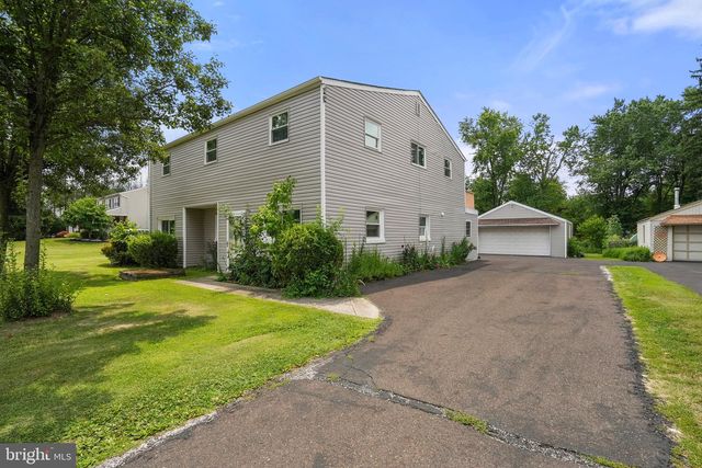 110 W BRISTOL RD, Warminster, PA 18974