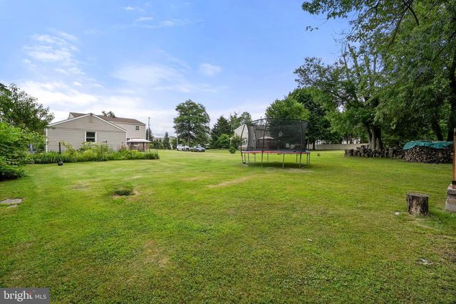 110 W BRISTOL RD, Warminster, PA 18974