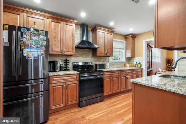 110 W BRISTOL RD, Warminster, PA 18974