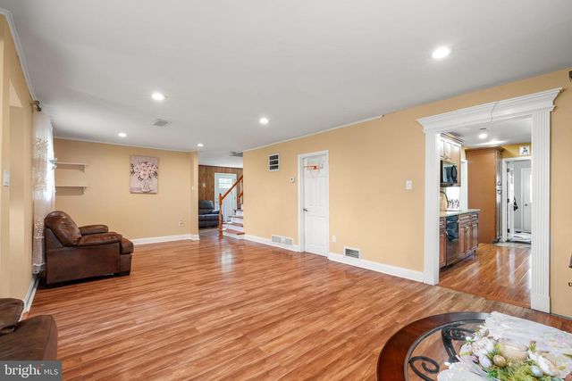 110 W BRISTOL RD, Warminster, PA 18974