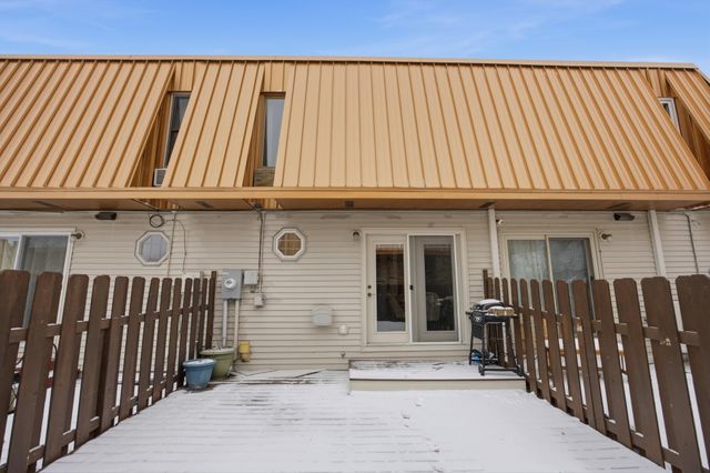 332 13th Avenue E, West Fargo, ND 58078