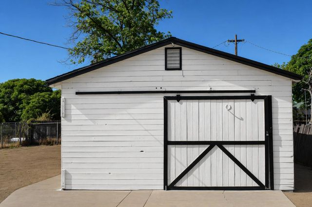 4155 E Clay Avenue, Fresno, CA 93702
