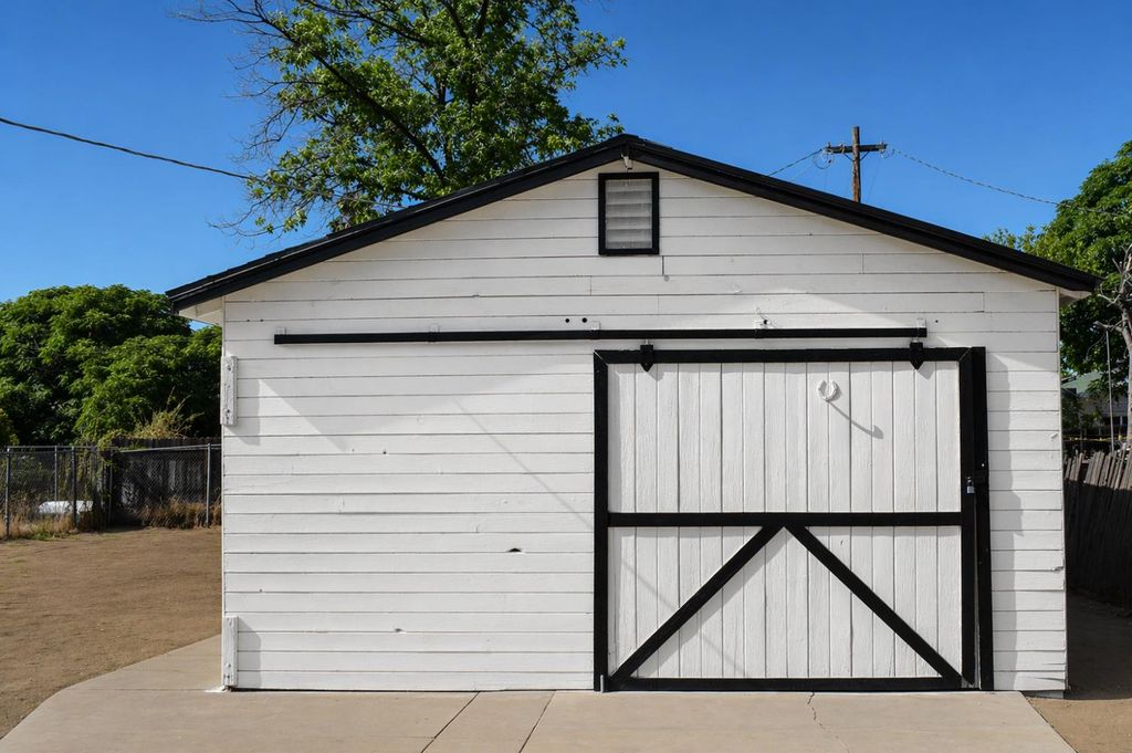 Image 12 of property listing at 4155 E Clay Avenue, Fresno, CA 93702