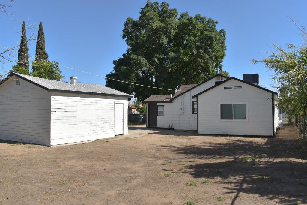 Image 13 of property listing at 4155 E Clay Avenue, Fresno, CA 93702
