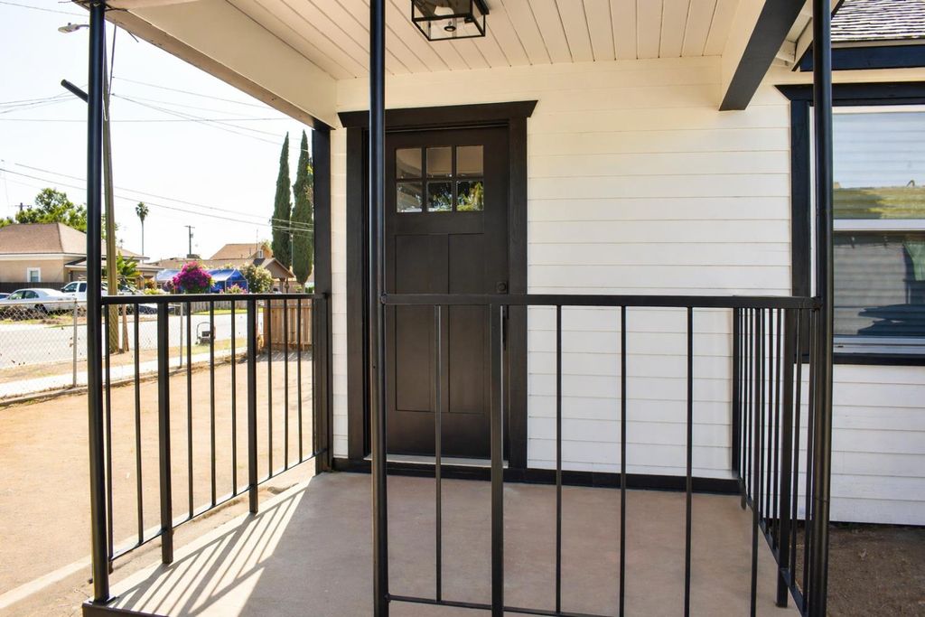 Image 3 of property listing at 4155 E Clay Avenue, Fresno, CA 93702