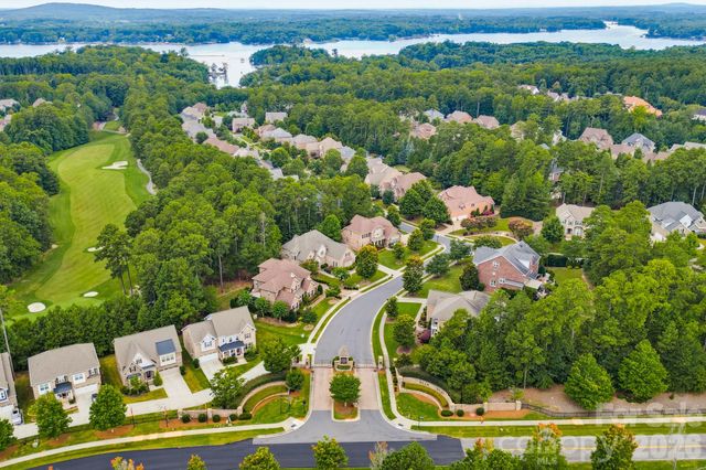 16506 Doves Canyon Lane, Charlotte, NC 28278