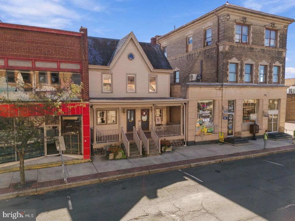 242-248 W BROAD ST, QUAKERTOWN, PA 18951 — exterior