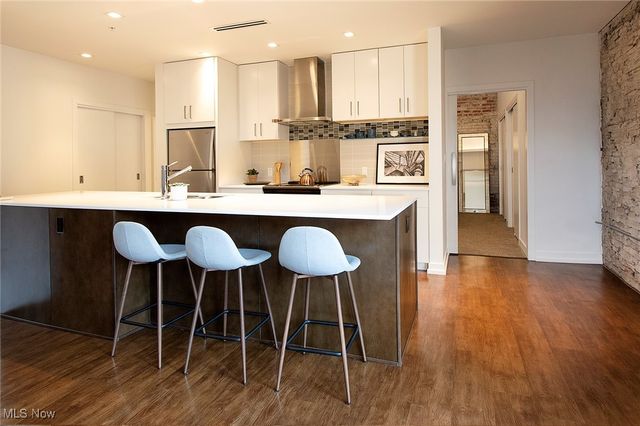 725 Johnson Court 313, Cleveland, OH 44113