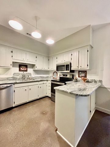 1009 Boxwood Dr, Franklin, TN 37069