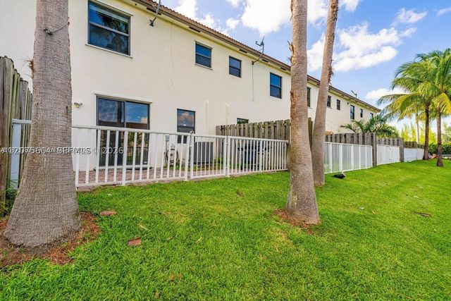 8945 NW 98th Ave, Doral, FL 33178