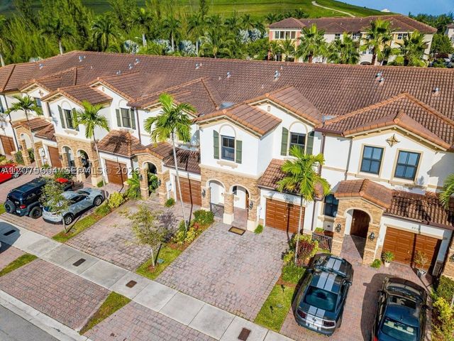 8945 NW 98th Ave, Doral, FL 33178