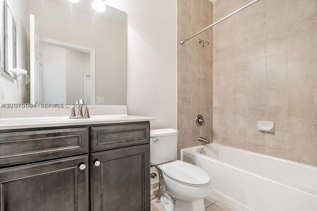 8945 NW 98th Ave, Doral, FL 33178