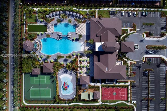 8945 NW 98th Ave, Doral, FL 33178
