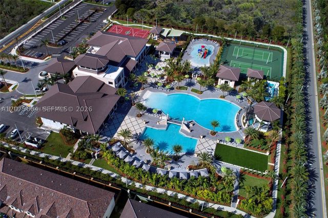 8945 NW 98th Ave, Doral, FL 33178
