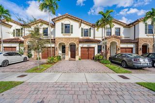 8945 NW 98th Ave, Doral, FL 33178
