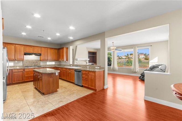2900 Carmelo Drive, Henderson, NV 89052