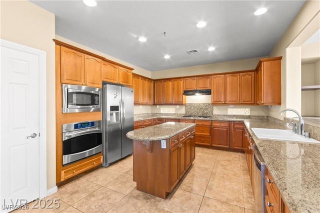 2900 Carmelo Drive, Henderson, NV 89052