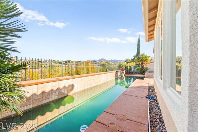 2900 Carmelo Drive, Henderson, NV 89052