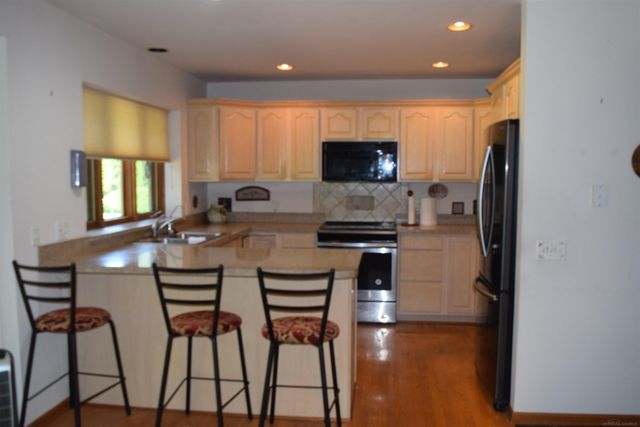 1037 Todd Court, White Lake, MI 48383