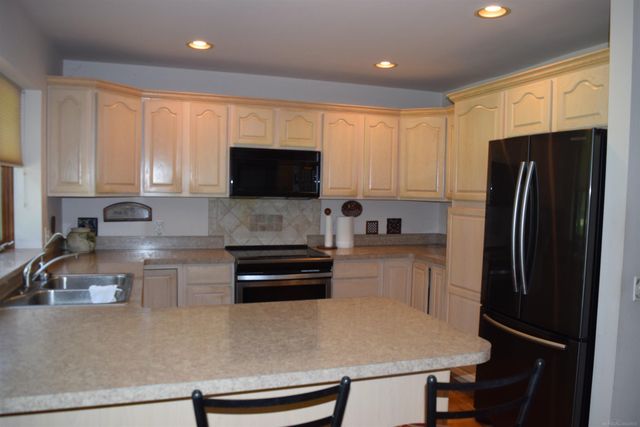 1037 Todd Court, White Lake, MI 48383